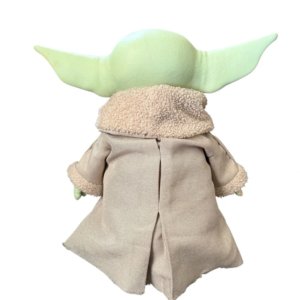Disney Star Wars: The Mandalorian Yoda The Child 11 inch Action Figure